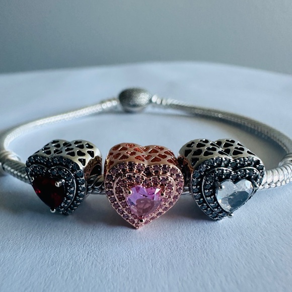 BRAND NEW Authentic Pandora Silver Pave Heart Bracelet & 3 Heart Levelled Charm - Picture 1 of 11